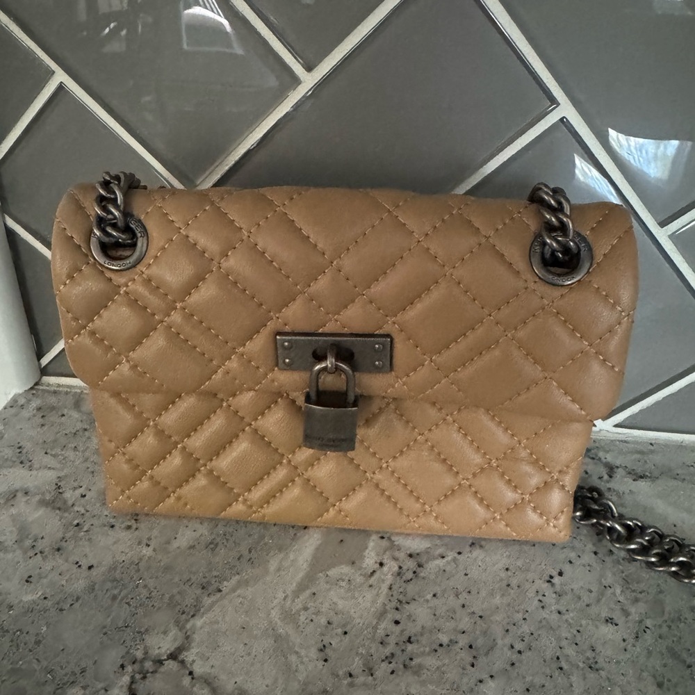 KURT GEIGER Brixton Diamond Quilted Leather Bag EUC. Includes dust bag
Authentic